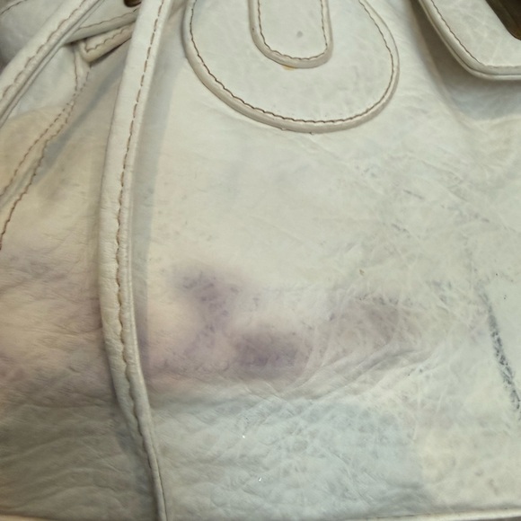 Chic White Leather Satchel - Picture 15 of 15